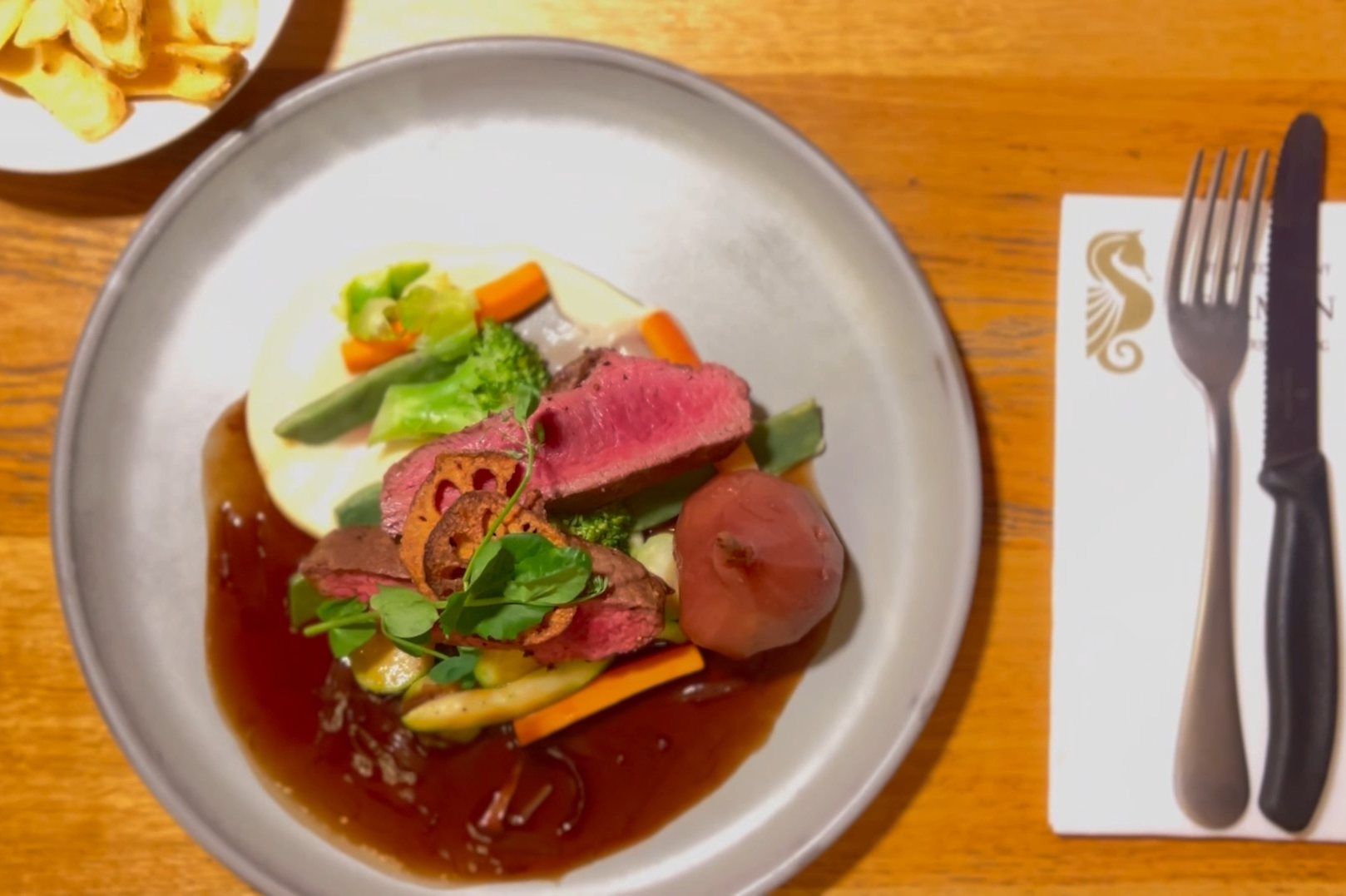 Diner gerecht geserveerd bij Restaurant Flaman op Terschelling